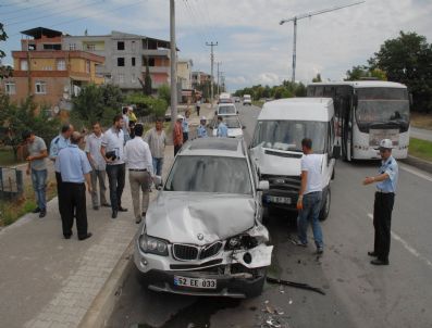 Samsun'da Zincirleme Trafik Kazası: 2 Yaralı