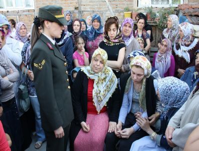 Şehit Asker, Memleketi Sakarya`da Toprağa Verildi.