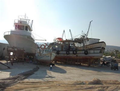 Taşucu'nda Balıkçılar Yeni Sezona Hazırlanıyor