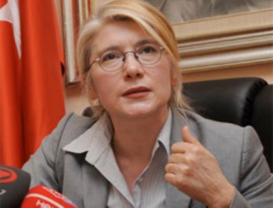 EMİNE ÜLKER TARHAN - Her türlü darbeye karşı çıkmak lazım'