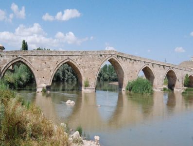 KARAÖZÜ - Vali Bilici, Şaruh Köprüsünde