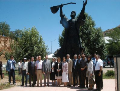 MUSTAFA TAŞKESEN - Bakan Şahin, Tunceli'de Vatanadaşların Sorunlarını Dinledi