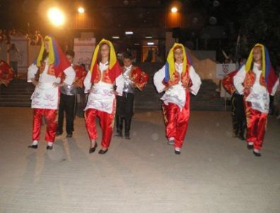Çanlı Küçük Folklorcular Makedonları Büyüledi