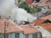 Dar Sokaktaki Ev Yangını Korkuttu