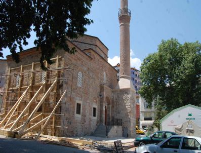 Tarihi Camiye Keresteli Önlem