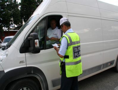 Trafik Ekiplkerinden Emniyet Kemeri Uygulaması