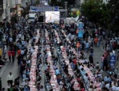 HASAN CAN - 100 bin kişilik dev iftar sofrası