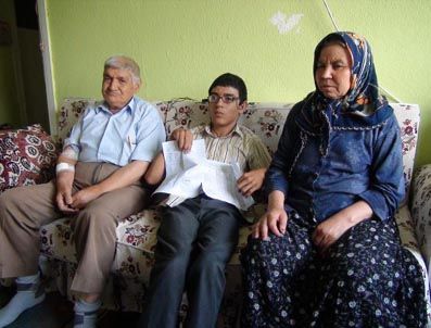 SÜLEYMAN KAYA - Bedensel engelli öğrencinin okuma aşkı