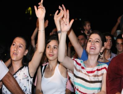 MUAZZEZ ERSOY - Ramazan Şenliği Dolu Dolu Geçiyor