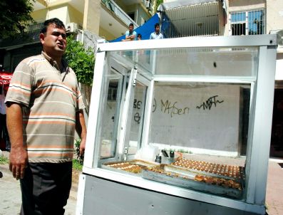 Seyyar tatlıcının Rap tarzı reklamı satışlarını artırdı