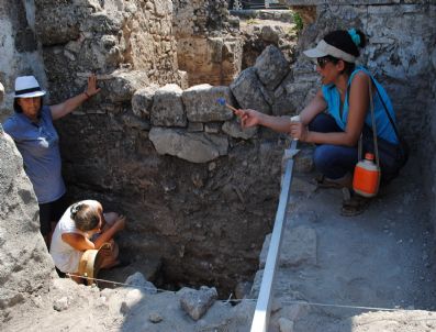 DIONYSOS - Side Antik Kenti'nde Yaz Dönemi Kazıları 15 Eylülde Sona Erecek
