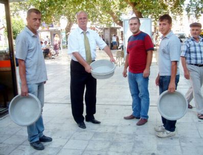 Sokak Hayvanları İçin Özel Su Kapları Yaptırıldı