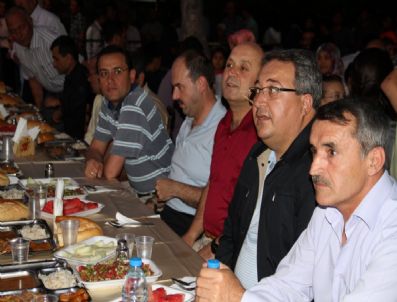 MURAT GÖKTÜRK - Belediye Başkanı Ünver ve Milletvekilleri Vatandaşlarla İftar Yaptı