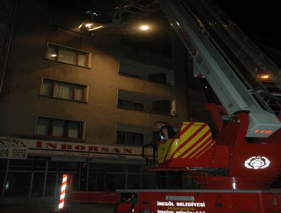 TUANA - Devrilen Mum Evi Kül Etti