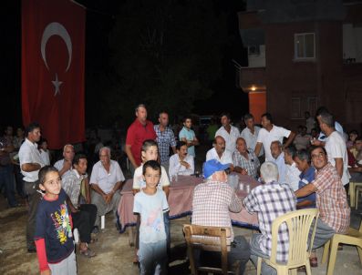 İBRAHIM ÖZEFE - Hakkari`de Şehit Düşen Polisin Babaevine Ateş Düştü