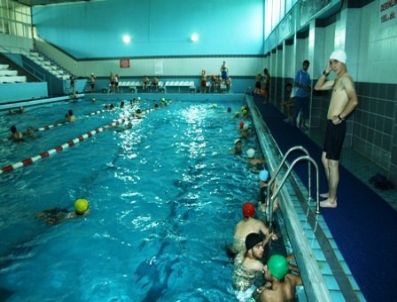 AHMET AKTAŞ - Yüzme Havuzuna Yoğun İlgi