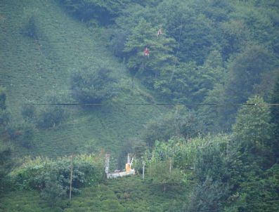 6 Saat 350 Metre Yükseklikte Mahsur Kaldılar