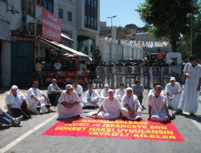 Ak Parti İl Binası Önünde Kefenli Protesto