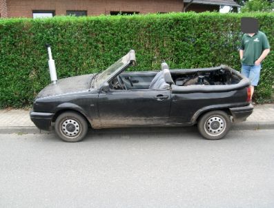 Aracının Plakasını Kartondan Yaptı