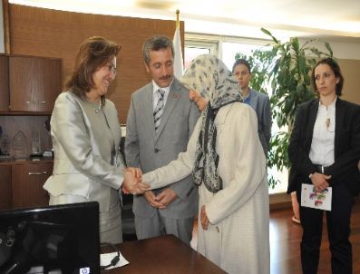 Bakan Şahin`den Şahinbey Belediye Başkanı Tahmazoğlu`na Övgü