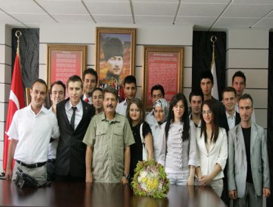 Başkan Berberoğlu`na Ak Partili Gençlerden Ziyaret