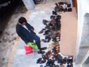 Çaldığı ayakkabıyı beğenmedi, yenisiyle değiştirdi 