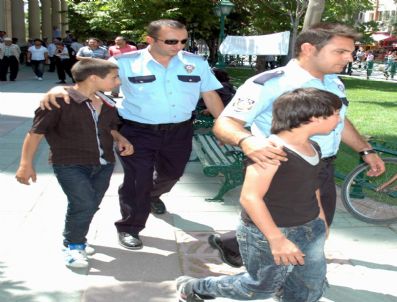 Cami Faresi Güvenlik Kameralarına Yakalandı