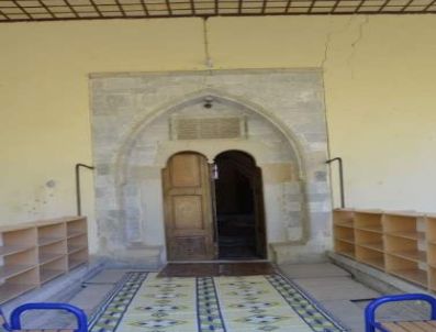 Camideki El Dokuması Kilimleri Çaldılar