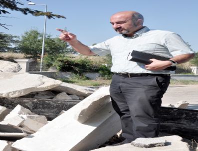 Edirne Belediyesi, Tarihi Binanın Bahçesindeki Boş Mezarı Ortadan Kaldırdı