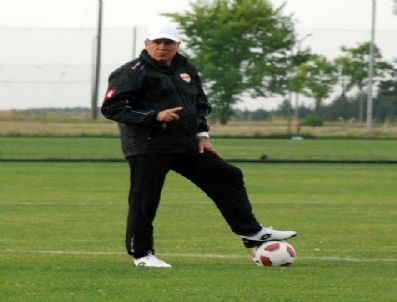 ÇATALAN - Eriş Oyuncuların Performansından Memnun