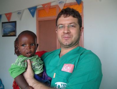 İKBAL GÜRPINAR - Gümüşhane`den Sudan`a Gönüllü Sağlık Hizmeti Köprüsü Kurdu