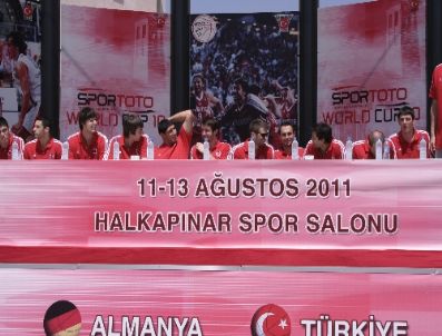 İzmir`de 12 Dev Adam`a Büyük İlgi