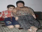 Kalbi Delik Muhammed, Engelli Annesine Bakıyor