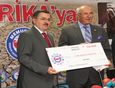 Memur-sen`den Afrika İçin Türk Kızılay Derneği`ne 40 Bin Tl`lik Yardım Çeki