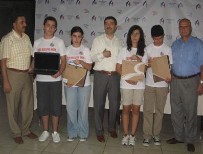 Muzaffer Ancın İlköğretim Sbs Şampiyonlarına Bilgisayar Verdi