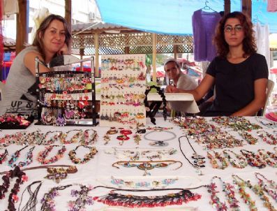 Ödemiş`in Geleneksel İğne Oyaları Takıları Renklendiriyor