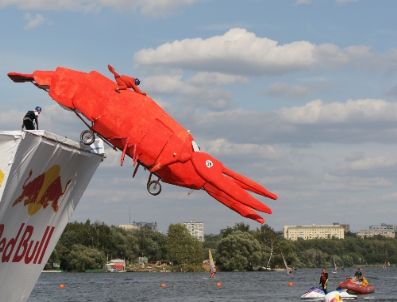 VLADİMİR İLYİÇ LENİN - Red Bull Flugtag Festivalinde Lenin ve Gagarin’i Nehre Fırlattılar