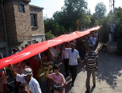 Şehit Polisin 7 Aylık Hamile Eşi, Tabuttan Ayrılmak İstemedi