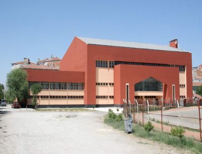 Sungurlu Mahmut Atalay Spor Salonu Modern Görünüme Kavuşturuluyor