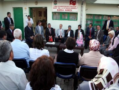 Arınç: Şehit Yakınlarını Aşağılayan Halk Otobüsü Şoförleri Trafikten Men Edin