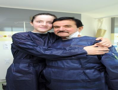 MURAT GÖĞEBAKAN - Ayşenur`dan Babasına Bayram Hediyesi `karaciğer`