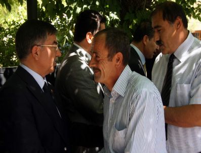 Bakan Yılmaz, Hüseyin Çelik`in Söylemlerine Açıklık Getirdi