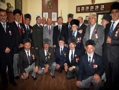 Bakan Yılmaz Şehit Ailelerinin Bayramını Kutladı