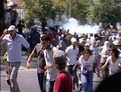 'Barış yürüyüşü'nde ortalık savaş alanına döndü