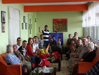 Beşiktaş Taraftar Derneği`nden Huzur Evine Bayram Ziyareti