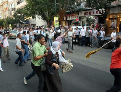 Bursa`da Olaylı Barış Yürüyüşü
