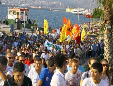 İzmir`deki 1 Eylül Yürüyüşü Olaysız Sona Erdi