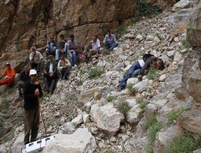 Kayalıklardan Uçuruma Düştü