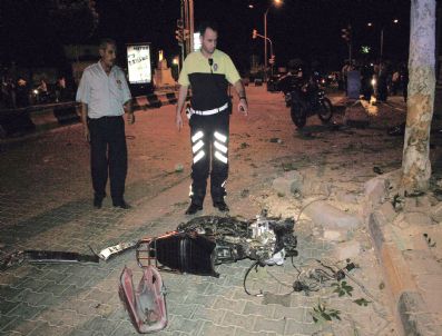 Kilis`te Trafik Kazası: 2 Ölü, 1 Yaralı