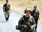 Mehmetçik teröristlerin peşinde